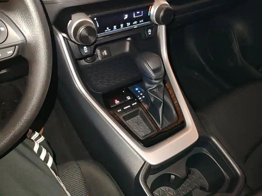 Toyota RAV4 Rongfang 2024 2.0L CVT FWD Urban Edition фото 14