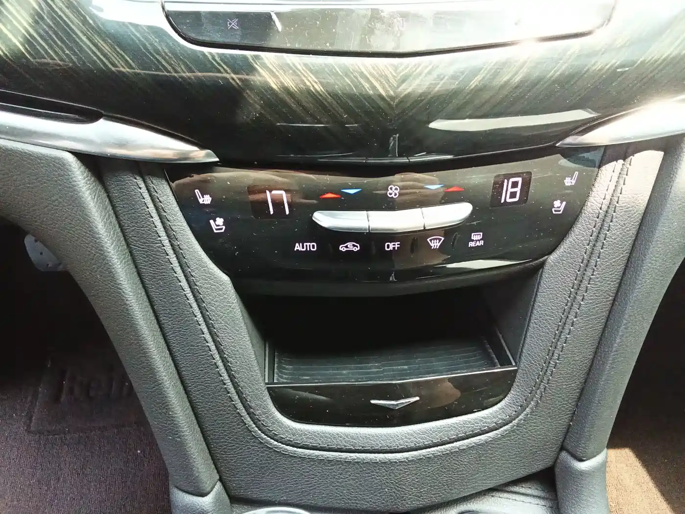 Фото 9 - Cadillac XT6