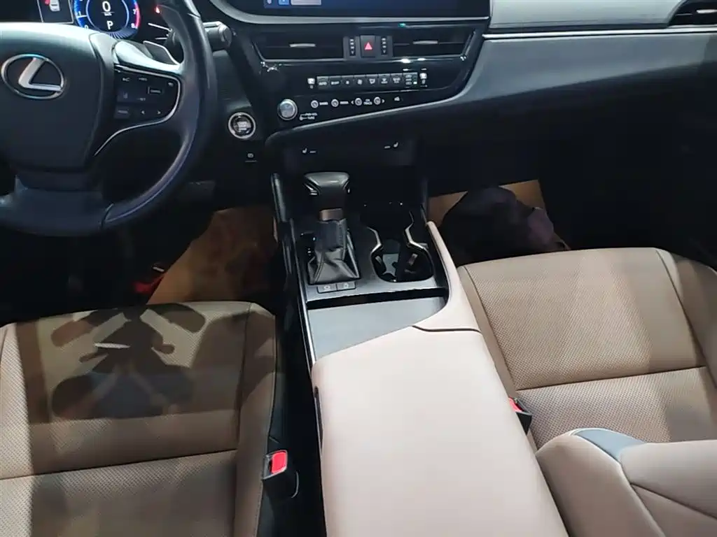 Lexus ES 2022 200 Excellence Edition фото 14