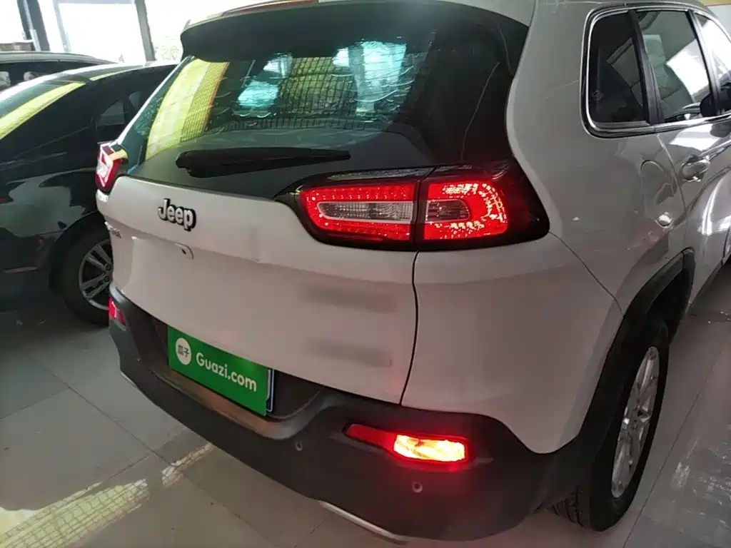 Jeep Cherokee 2018 2017 2.4L Leading Smart Edition