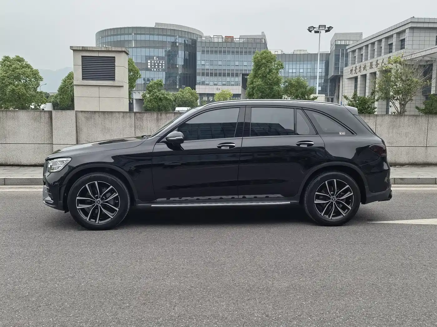 Mercedes-Benz GLC 2022 Model GLC 260 L 4MATIC Luxury Edition фото 2