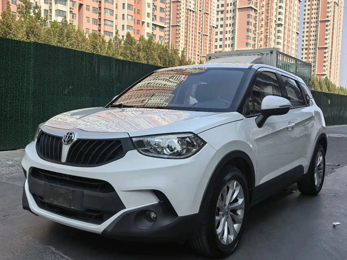 Фото 3 - Zhonghua V3