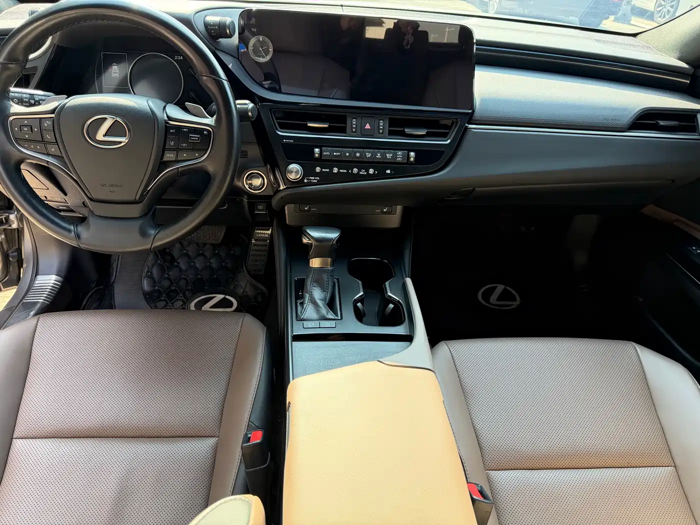 Lexus ES 2023 200 Excellence Edition фото 6