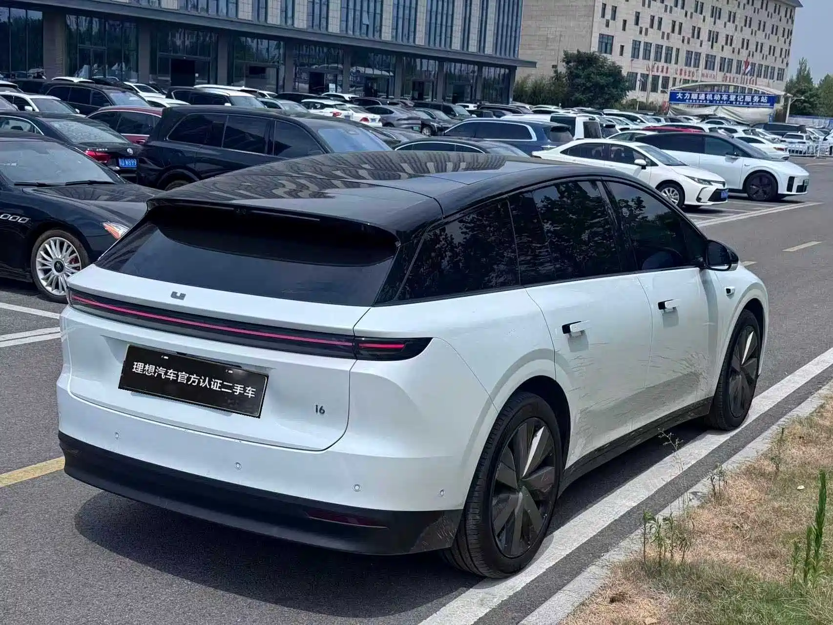 Photo 6 - Li Auto i6