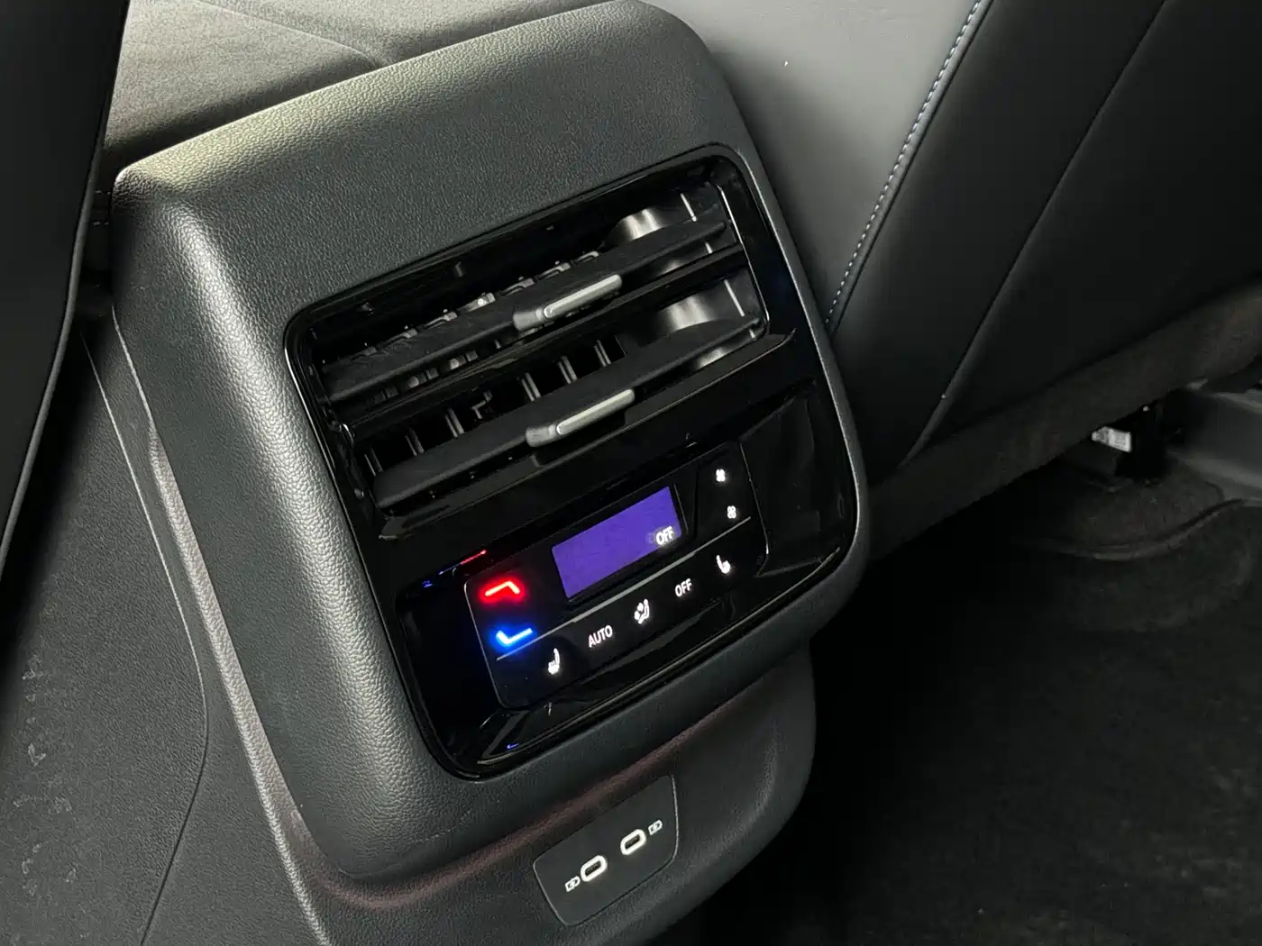 Volkswagen Teramont 2025 Teramont Pro 450TSI 4WD Summit Edition фото 13