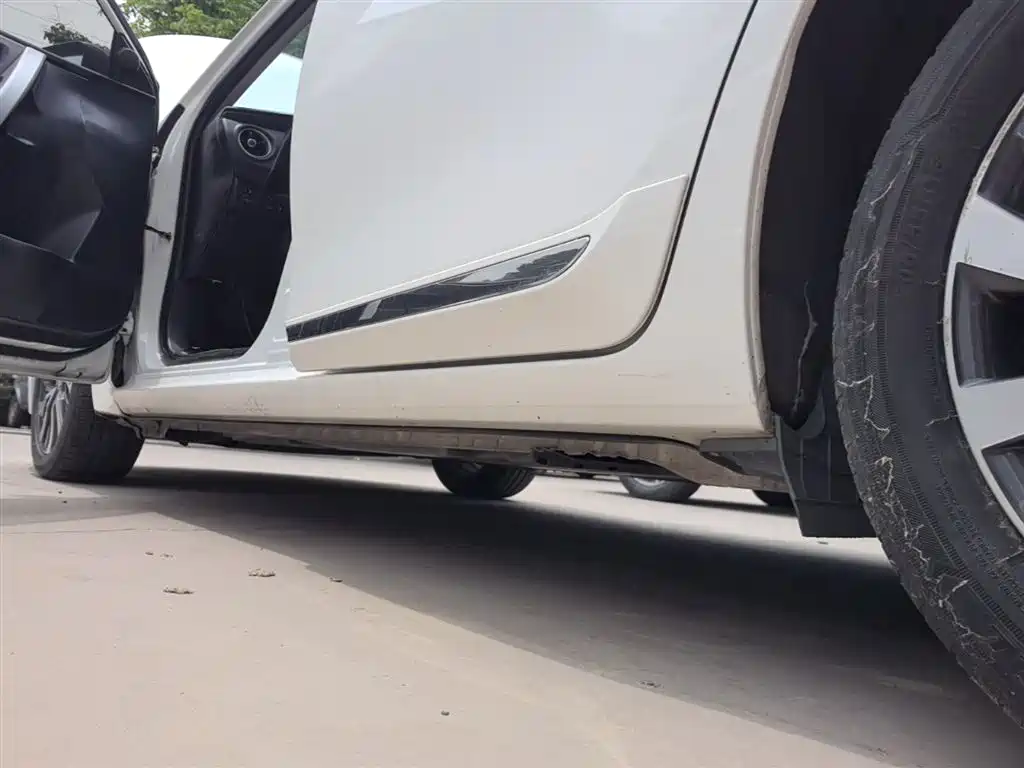Toyota Corolla 2018 Hybrid 1.8L E-CVT Smart Edition фото 22