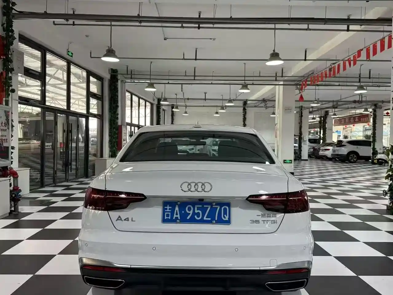Фото 6 - Audi A4L