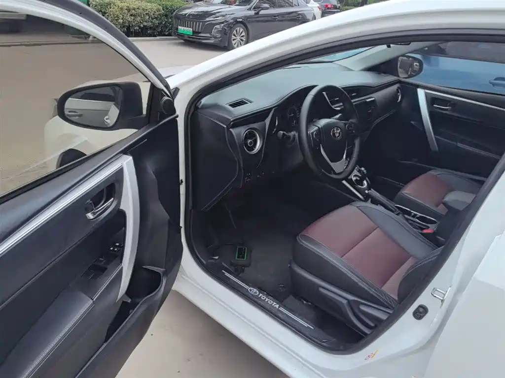 Toyota Corolla 2018 Hybrid 1.8L E-CVT Smart Edition фото 16