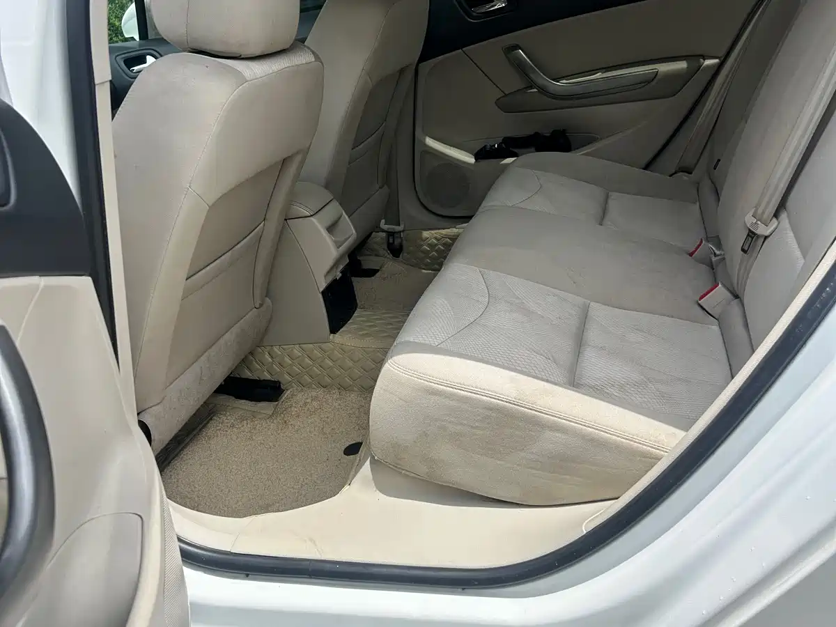 Peugeot 408 2013 2.0L Automatic Comfort Edition фото 5