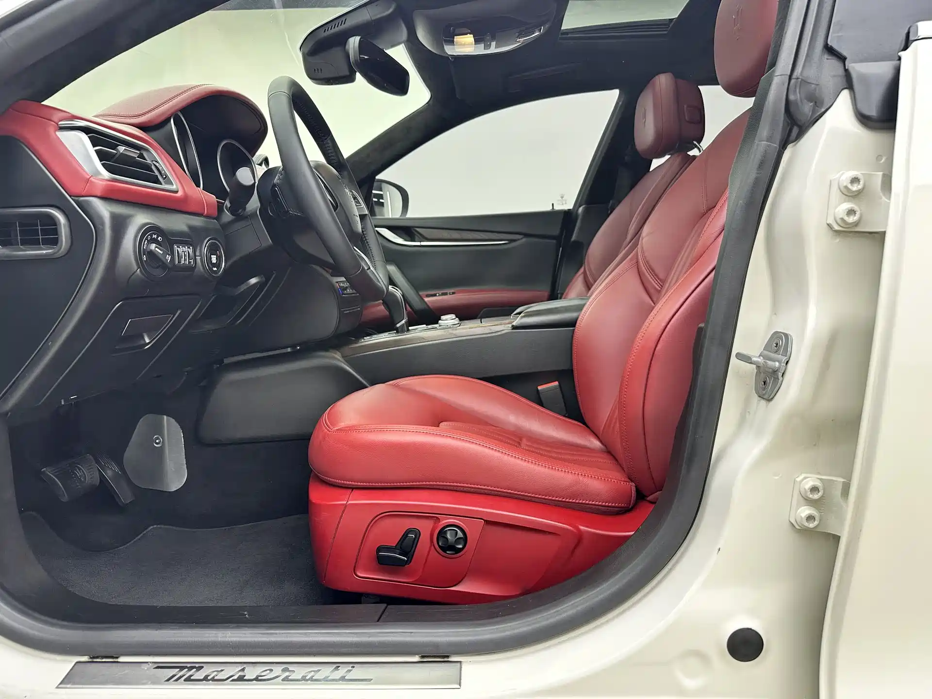 Photo 6 - Maserati Ghibli