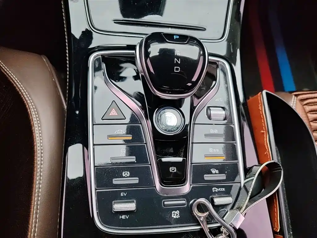 BYD Song MAX New Energy 2022 DM-i 105KM Executive Edition фото 10