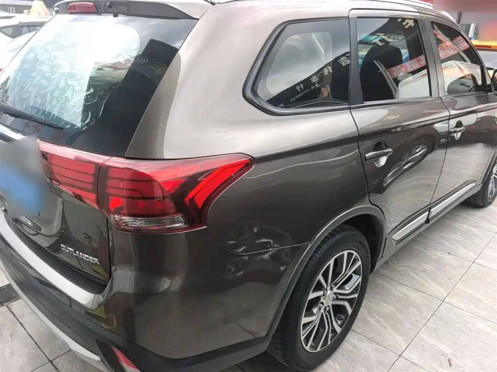 Mitsubishi Outlander 2018 2.0L 2WD Glory Edition 5-seater фото 7