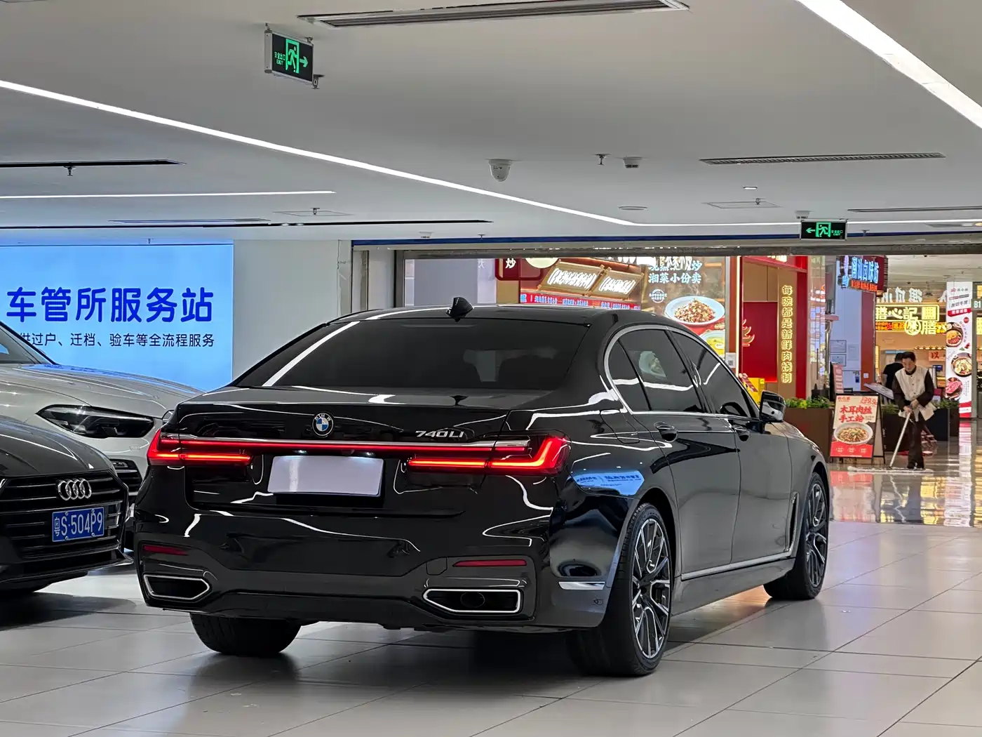 BMW 7 Series 2019 740Li Exclusive M Sport Package фото 7
