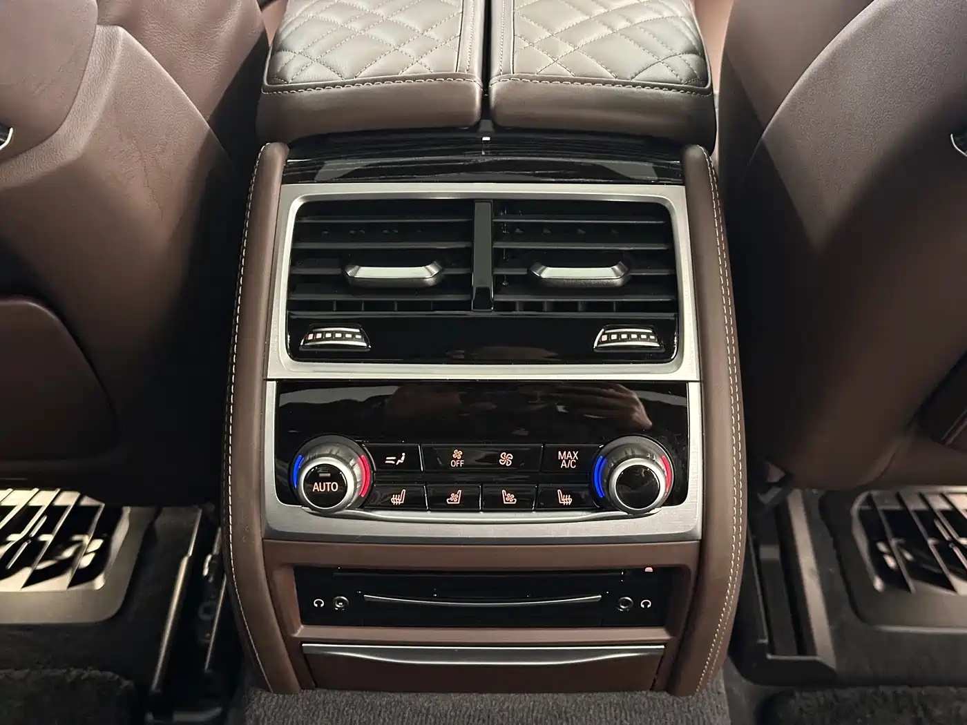 BMW 7 Series 2019 740Li Exclusive M Sport Package фото 22
