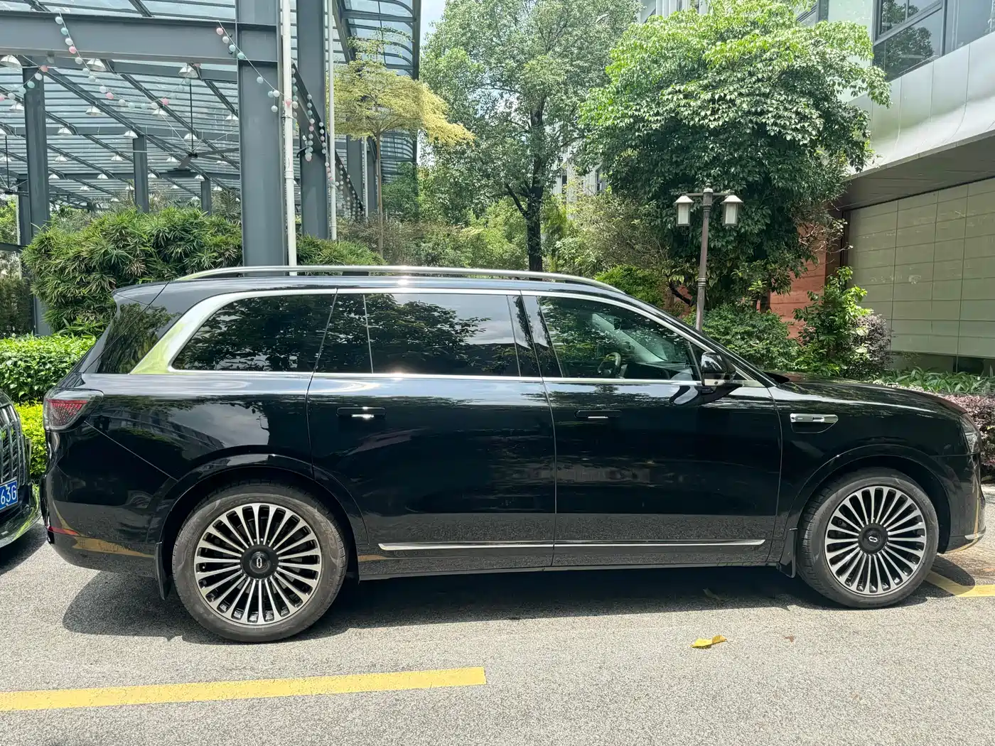 AITO Wenjie AITO M9 2024 Pure Electric Max Edition 100kWh 6-Seater фото 6