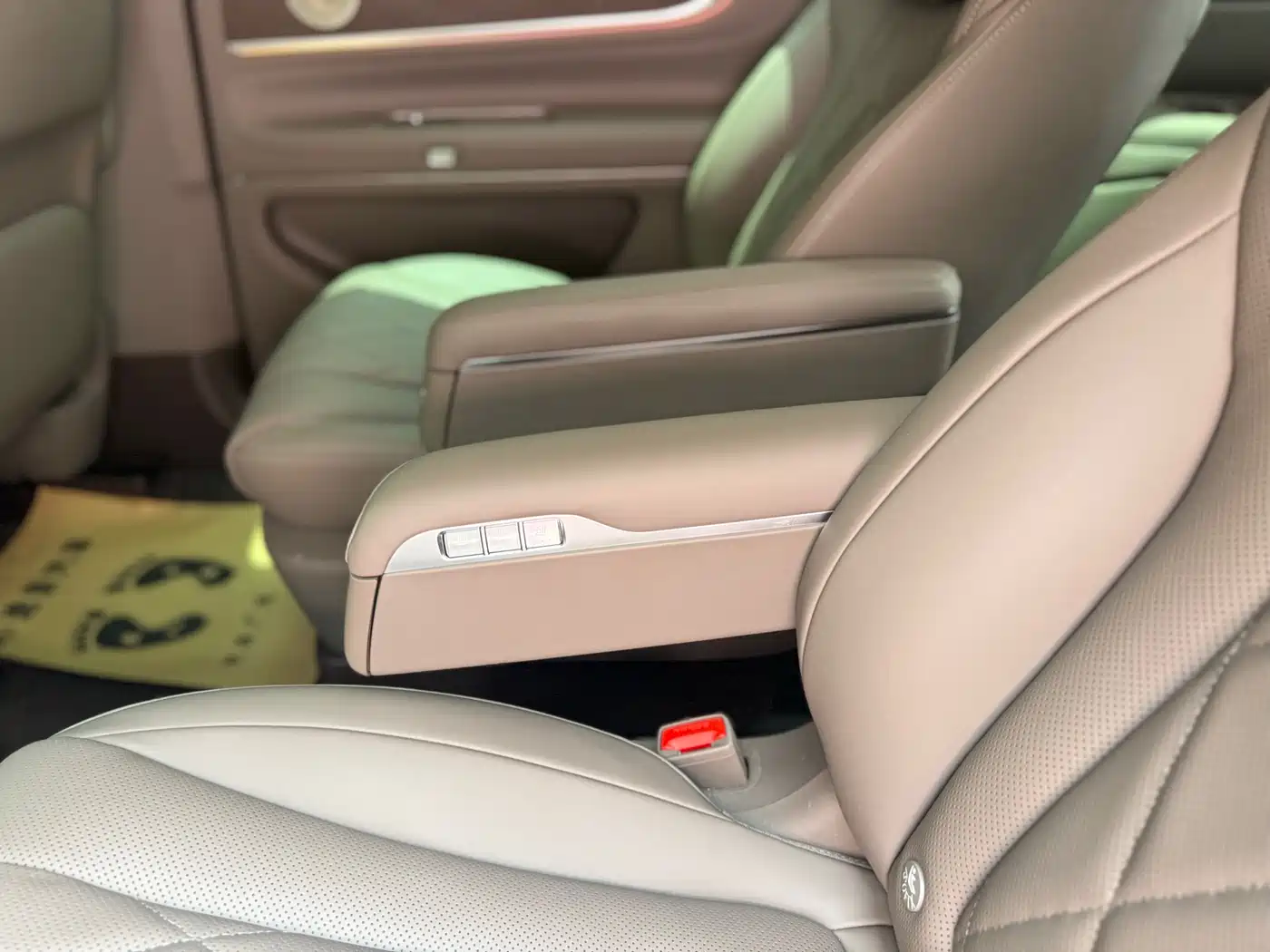 AITO Wenjie AITO M9 2024 Pure Electric Max Edition 100kWh 6-Seater фото 13