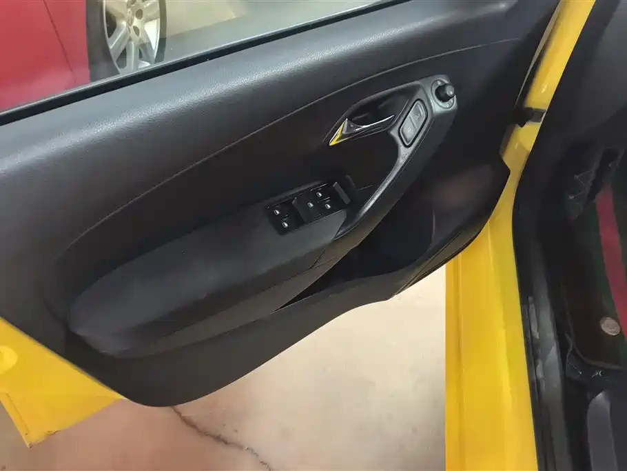 Volkswagen Polo 2016 1.4L Automatic Trend фото 7