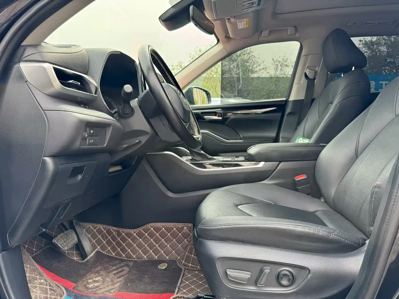 Toyota Highlander 2024 2.5L Smart Hybrid 4WD Premium 7-seater фото 4