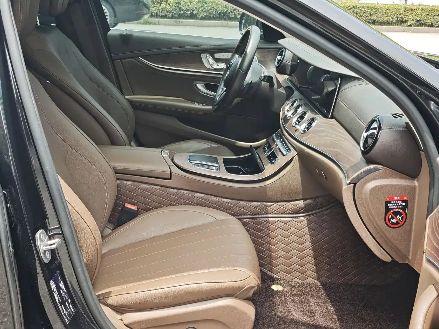 Mercedes-Benz E-Class 2020 E 300 L Luxury Model фото 18