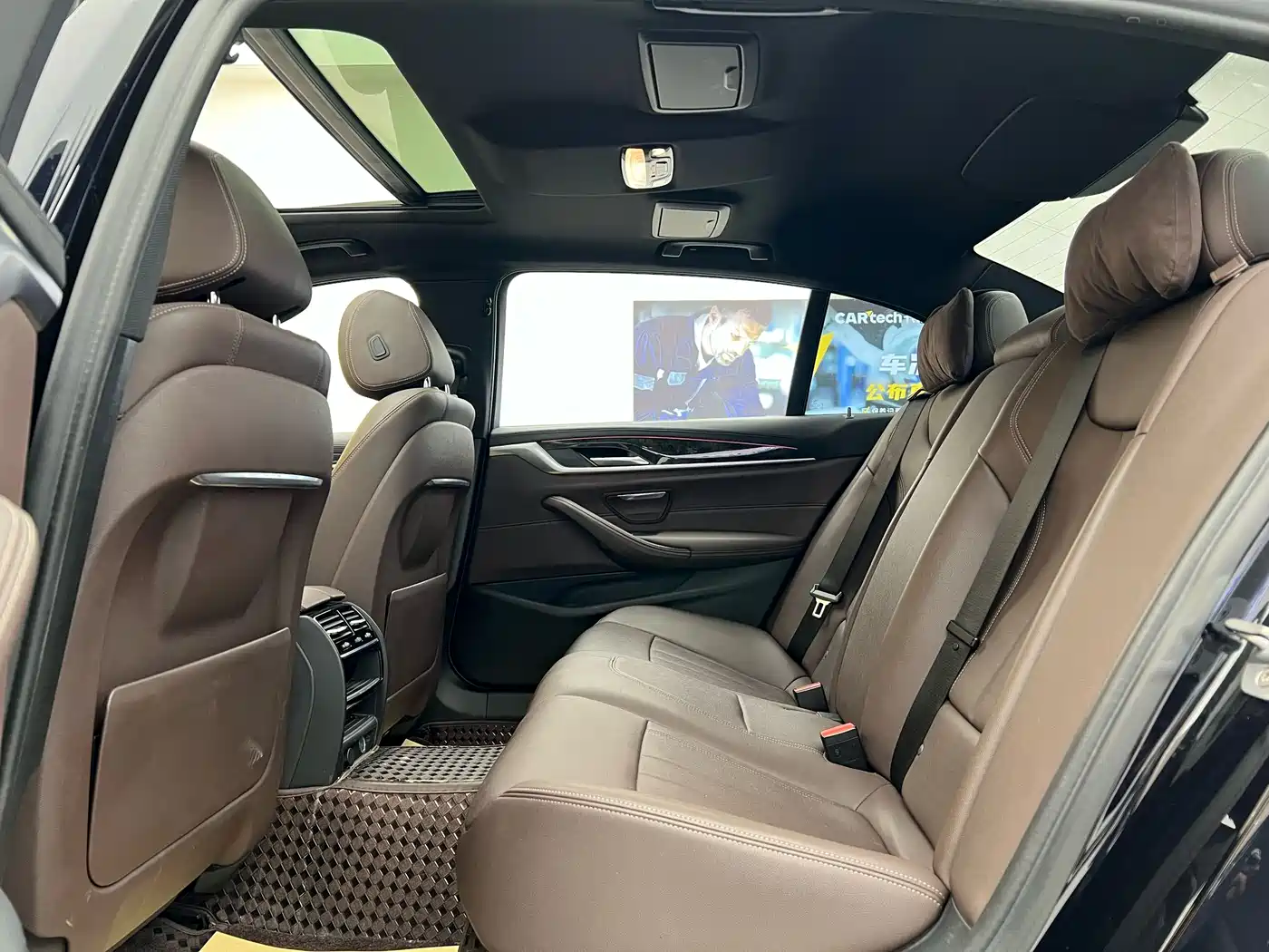 BMW 5 Series 2019 525Li M Sport Package фото 11