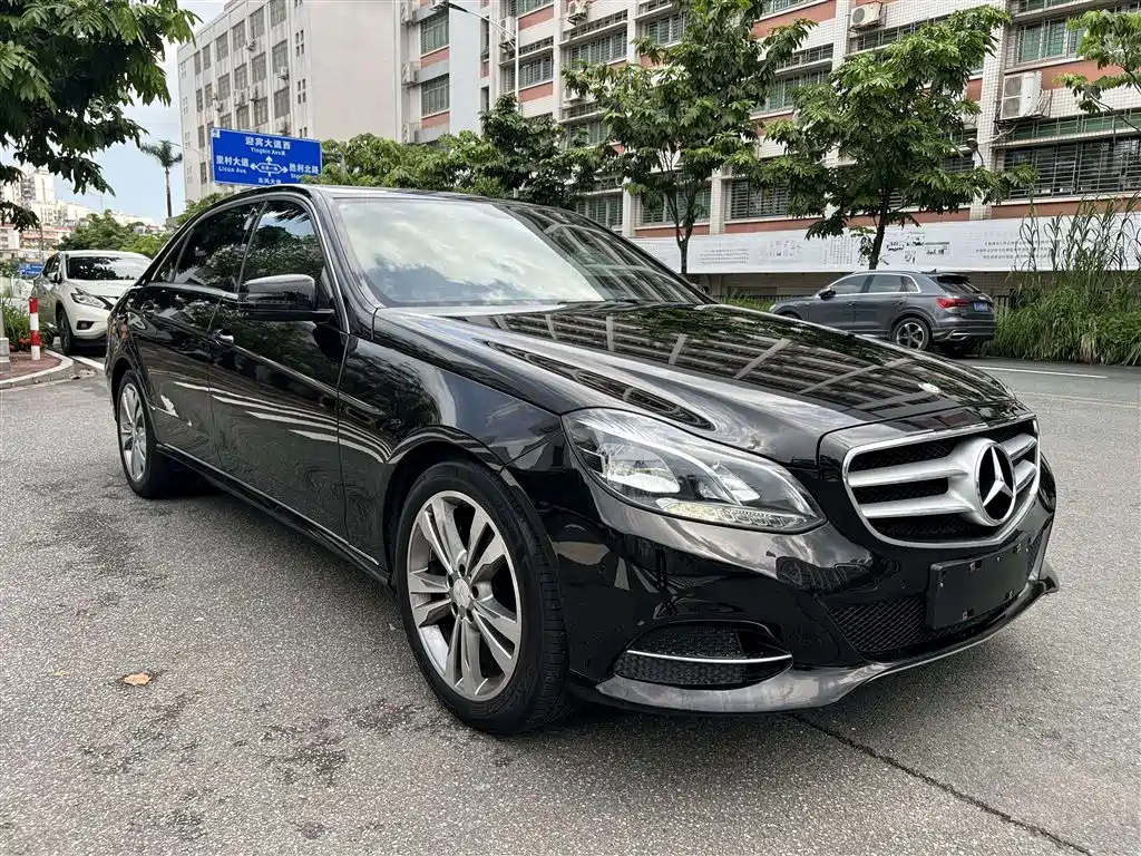 صورة 6 - Mercedes-Benz E-Class