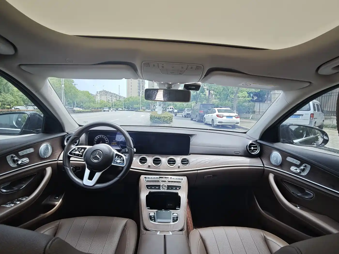 Mercedes-Benz E-Class 2020 E 300 L Luxury Model фото 9