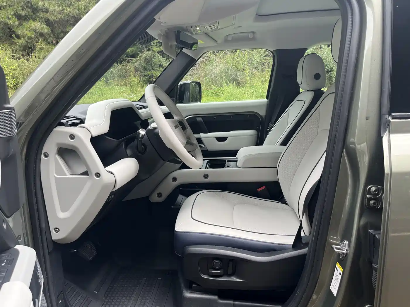 Land Rover Defender 2020 Model 110 P400 SE фото 7
