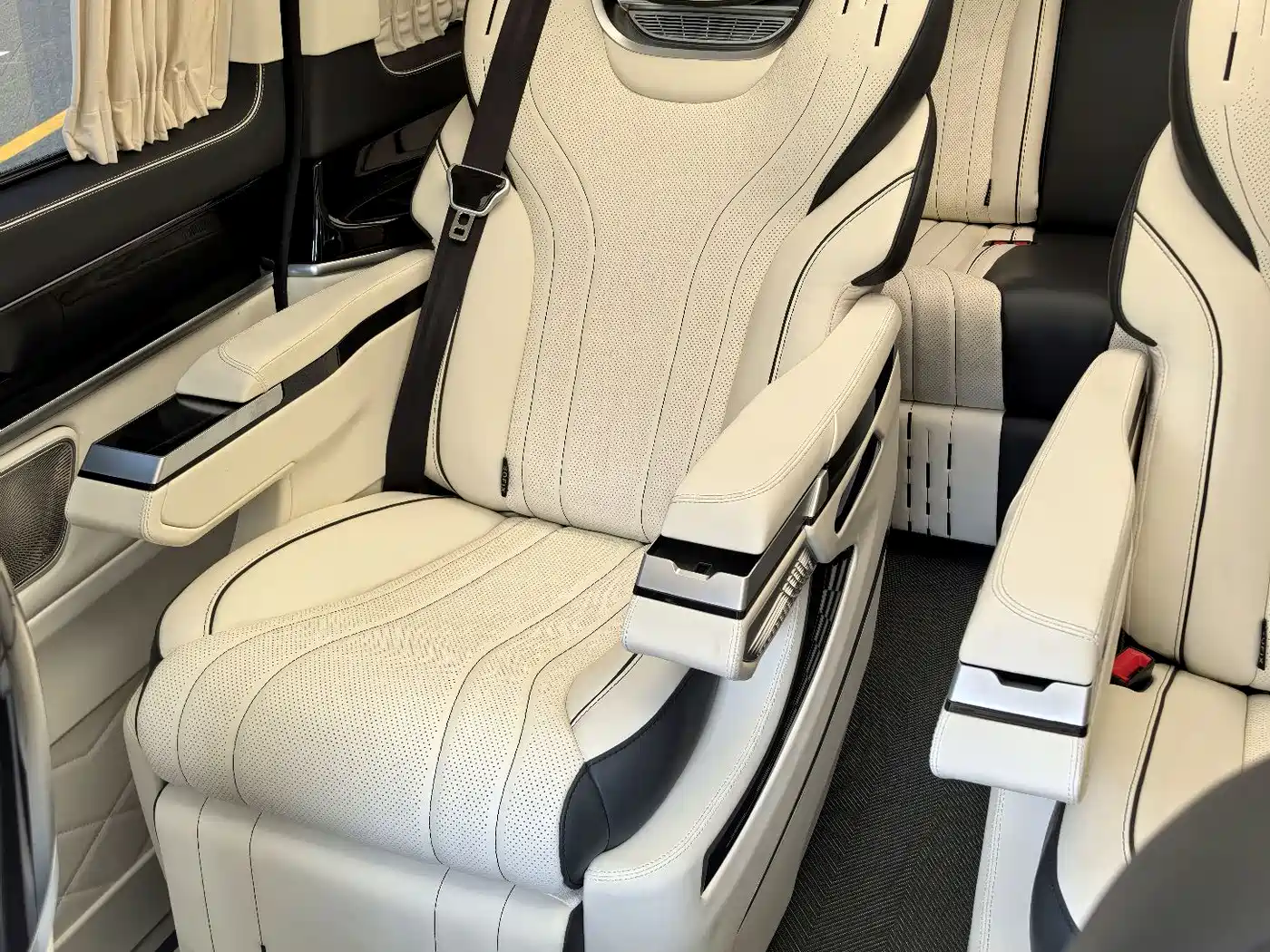 Mercedes-Benz V-Class 2022 V 260 L Long Wheelbase Prestige Edition фото 25
