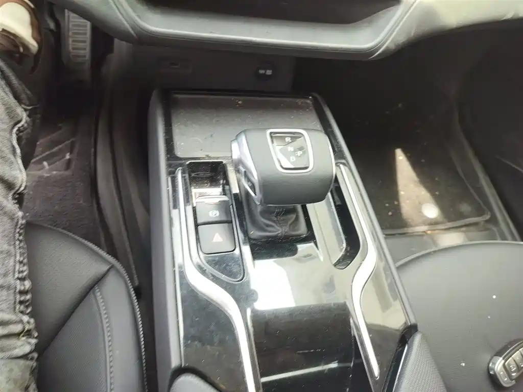 Hongqi E-QM5 2023 Facelift Basic Travel Edition фото 7