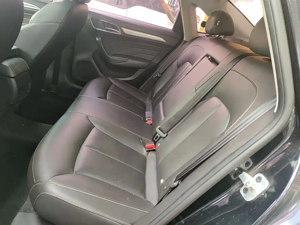 Photo 17 - Roewe i6