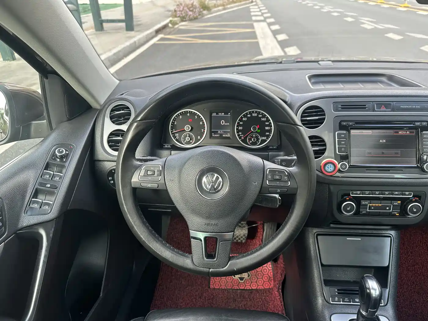Volkswagen Tiguan 2012 2.0TSI Comfort фото 16