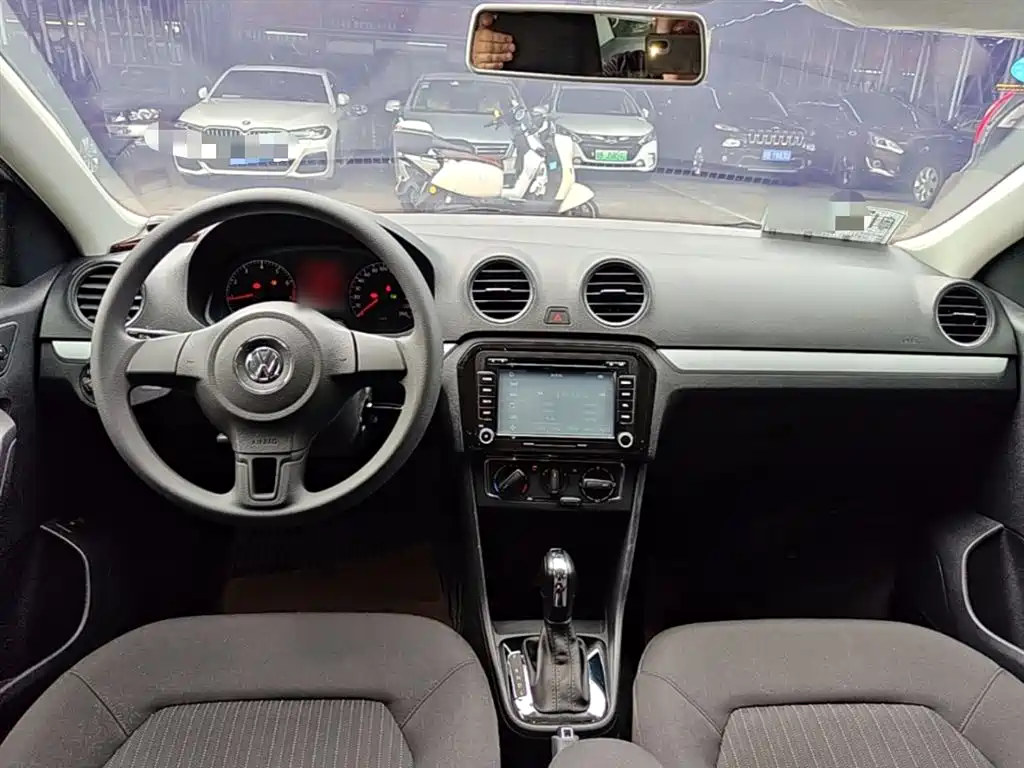 Volkswagen Jetta 2013 1.6L Automatic Comfort фото 10
