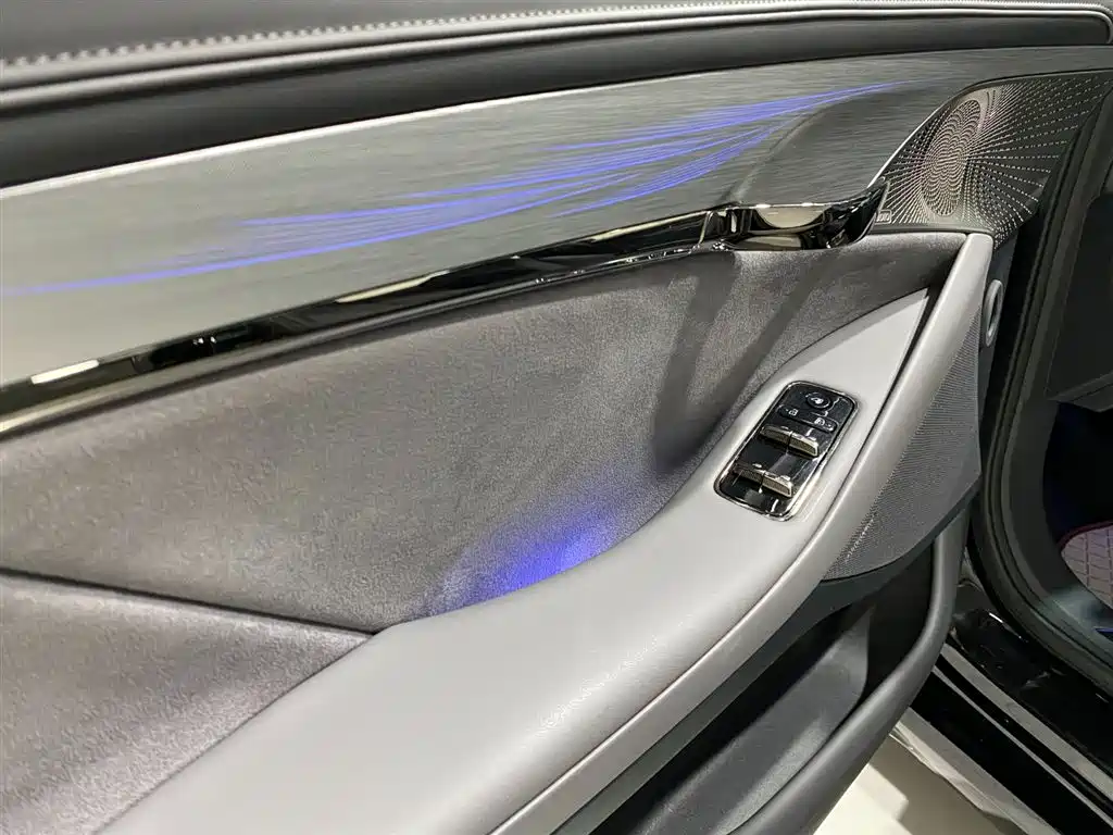 Voyah Auto VOYAH Zhuiguang 2024 PHEV AWD Ultra-long Range Executive Edition фото 8