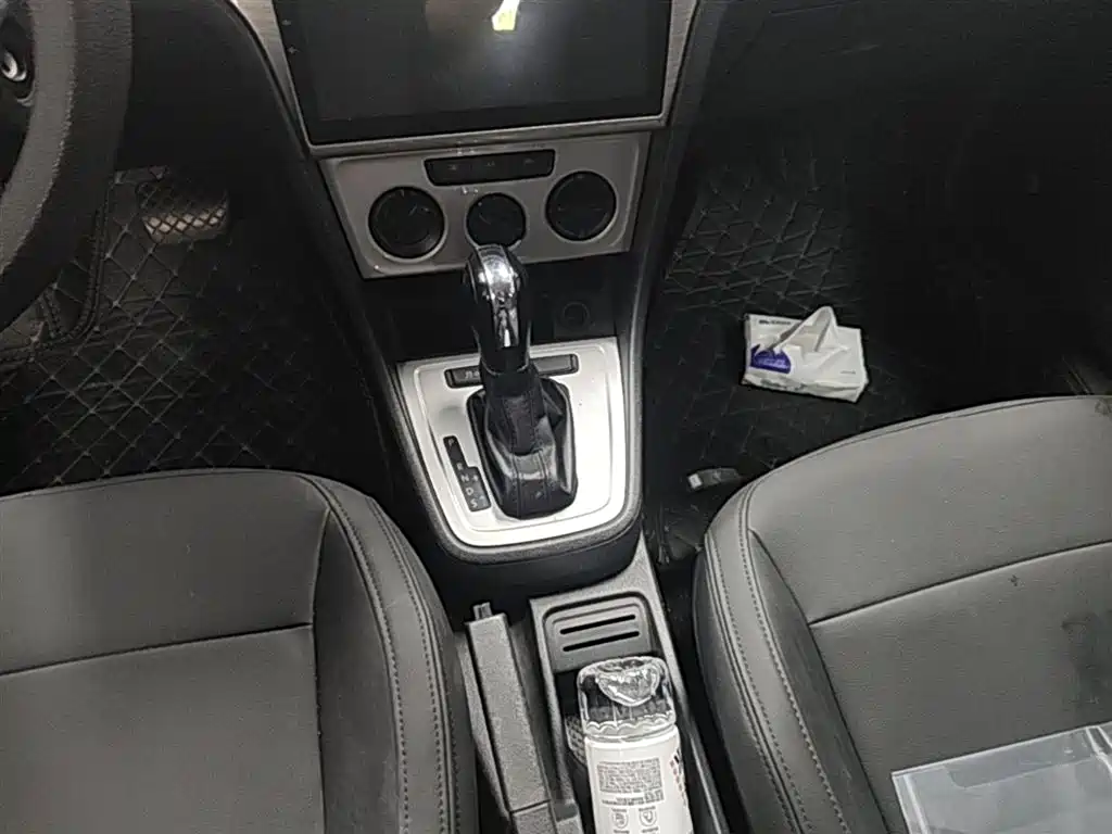 Volkswagen Lavida 2015 1.6L Automatic Trend Edition фото 14