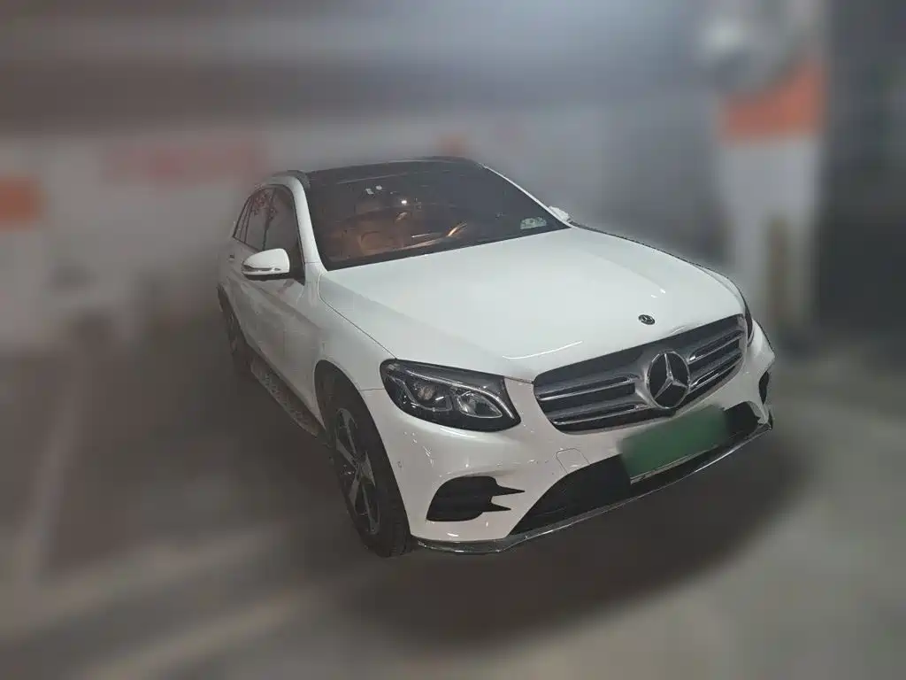 Photo 3 - Mercedes-Benz GLC