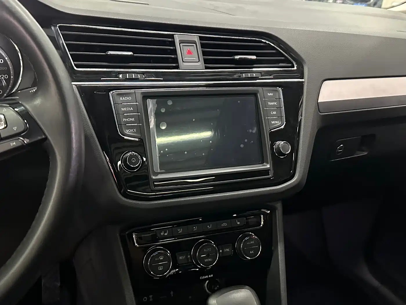 Volkswagen Tiguan L 2017 330TSI Automatic 2WD Luxury Edition фото 6