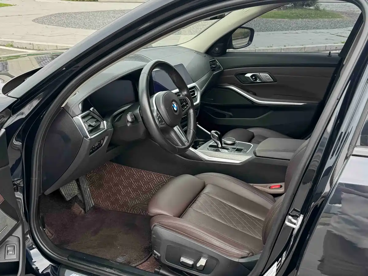 BMW 3 Series 2022 325i M Sport Shadow Edition фото 4
