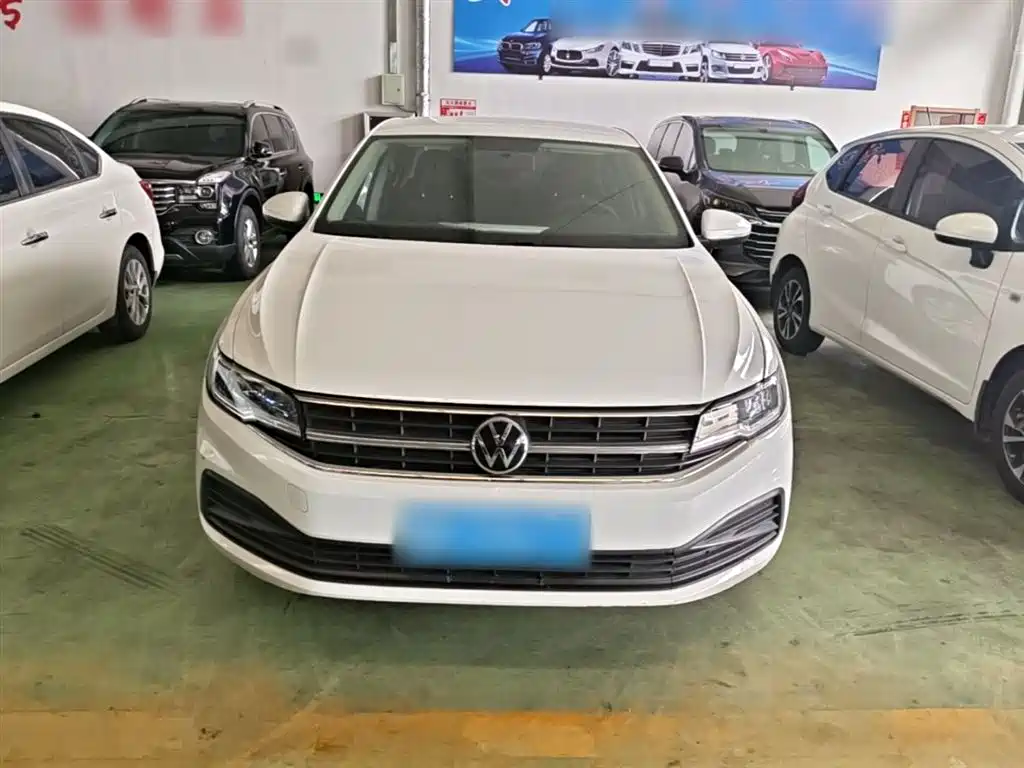 VOLKSWAGEN BORA