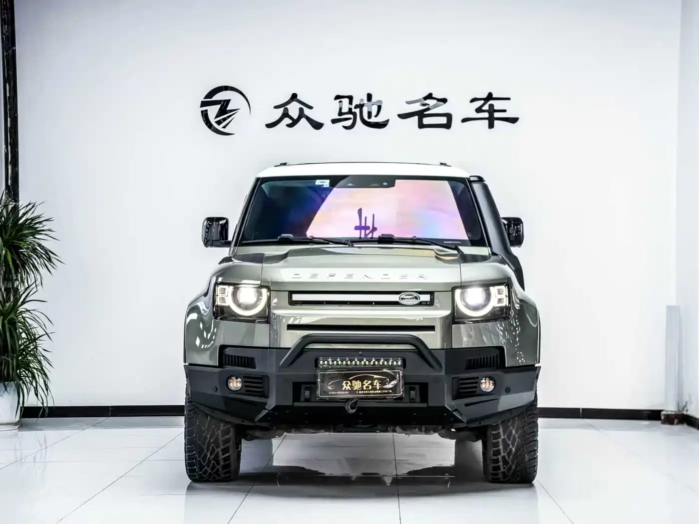Land Rover Defender 2021 90 P400 Classic Replica Edition фото 2