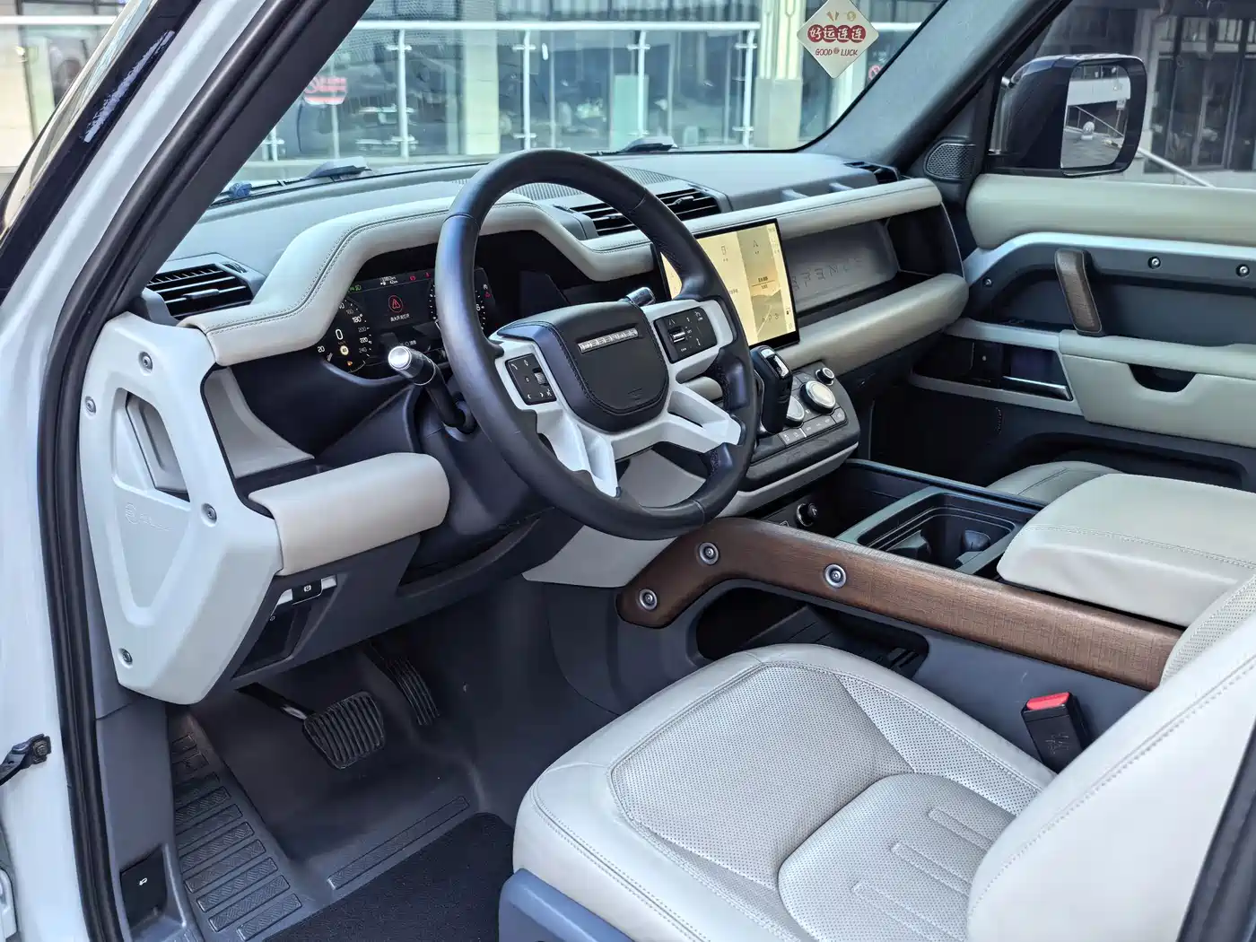 Photo 7 - Land Rover Defender