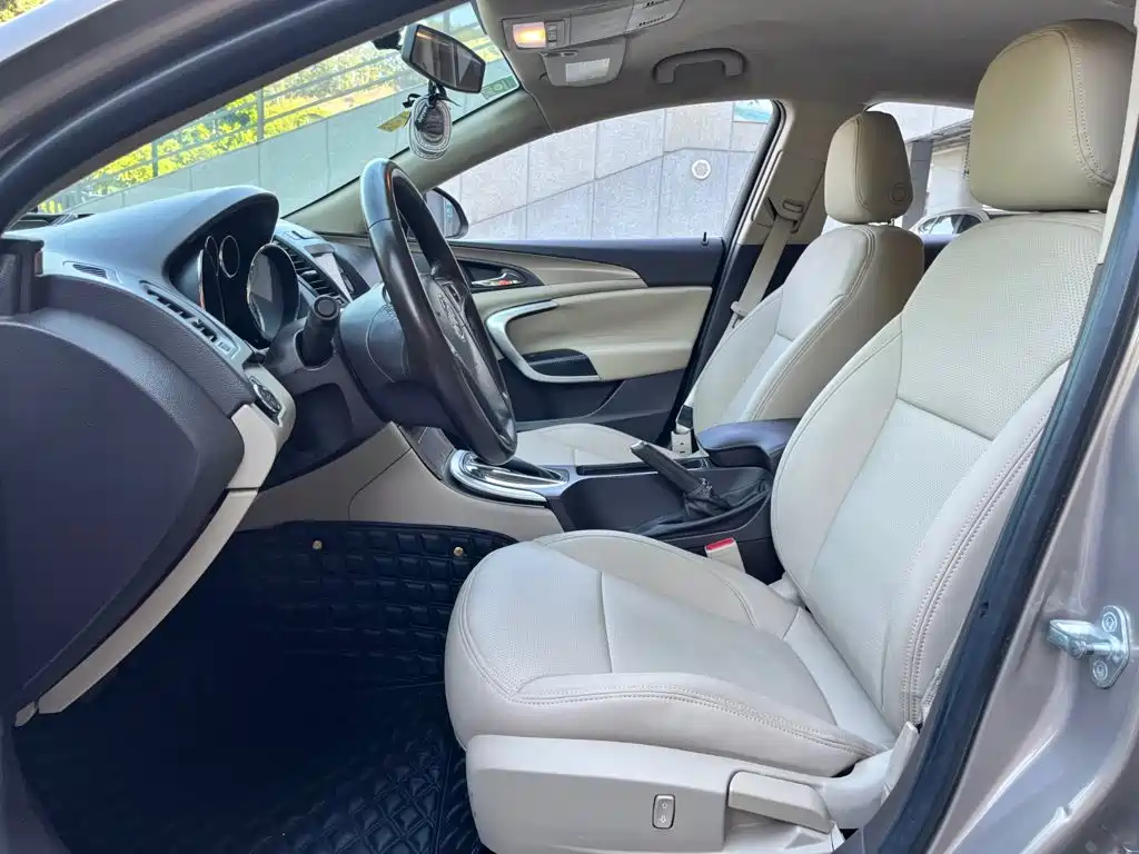 Photo 10 - Buick Regal
