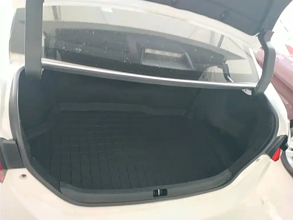 Toyota Corolla 2017 Facelift Hybrid 1.8L E-CVT Elite Edition фото 15