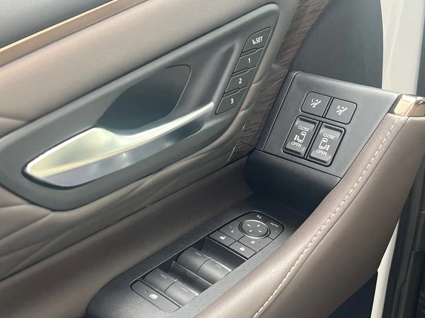 Toyota Alphard 2024 Hybrid 2.5L Ultimate Enjoyment Edition фото 9