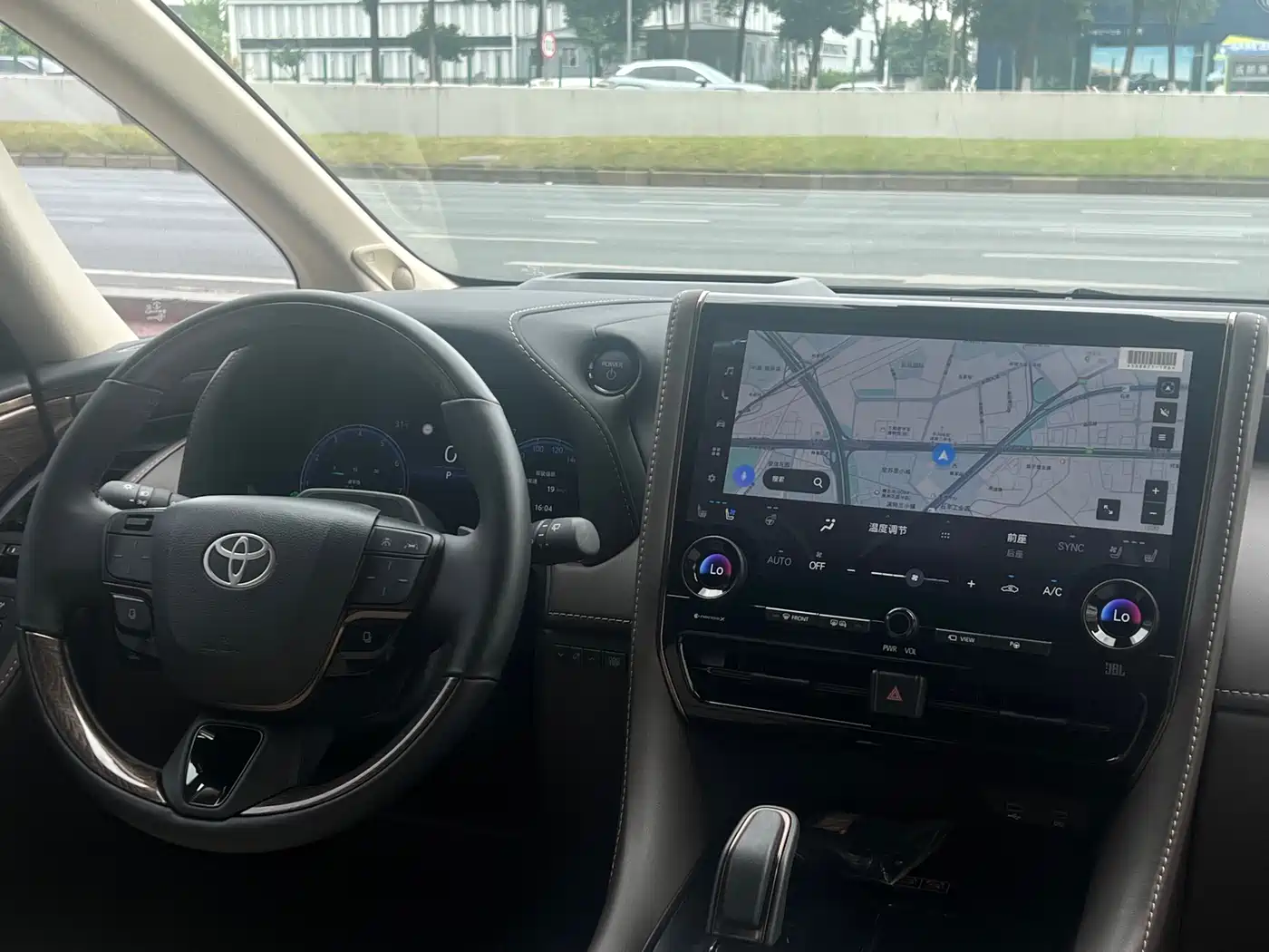 Toyota Alphard 2024 Hybrid 2.5L Ultimate Enjoyment Edition фото 13
