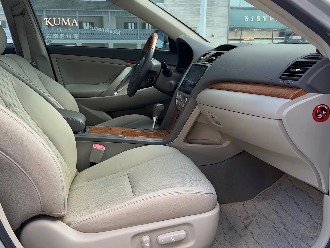 Фото 15 - Toyota Camry