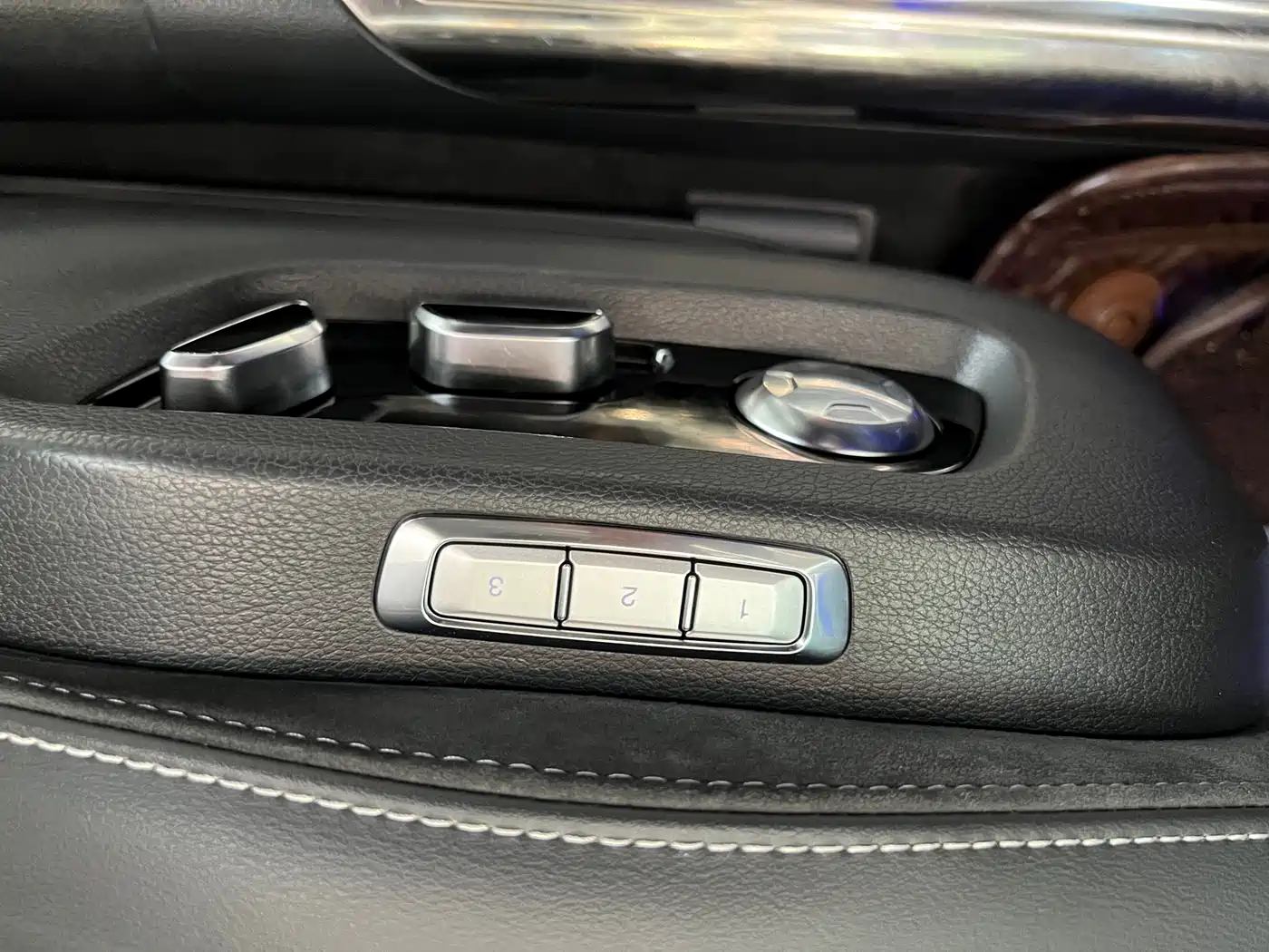 Hongqi H9 2020 2.0T Smart Connection Qi Chang Edition фото 21