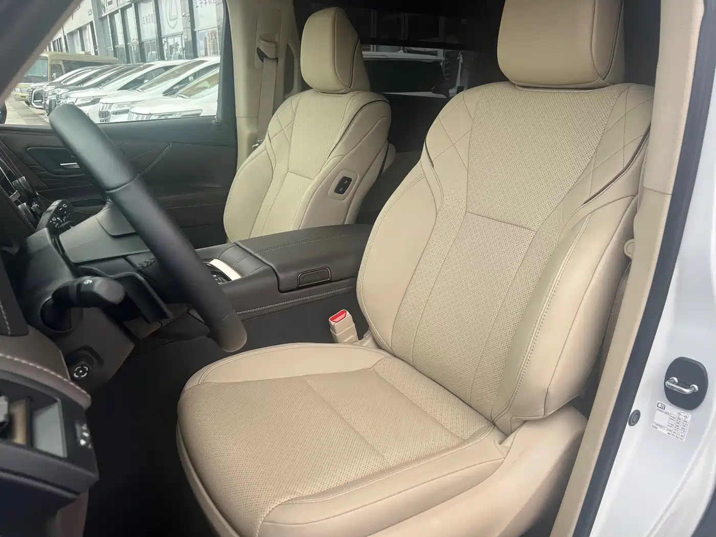 Toyota Alphard 2024 Hybrid 2.5L Ultimate Enjoyment Edition фото 8