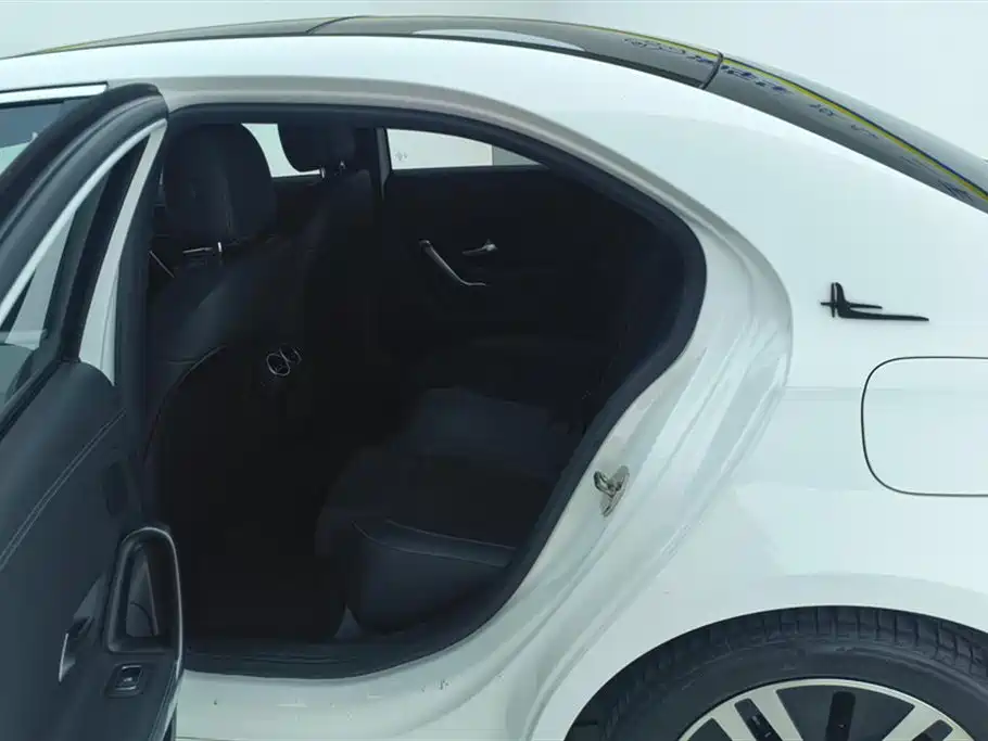 Mercedes-Benz A-Class 2019 A 180 L Sport Sedan фото 11