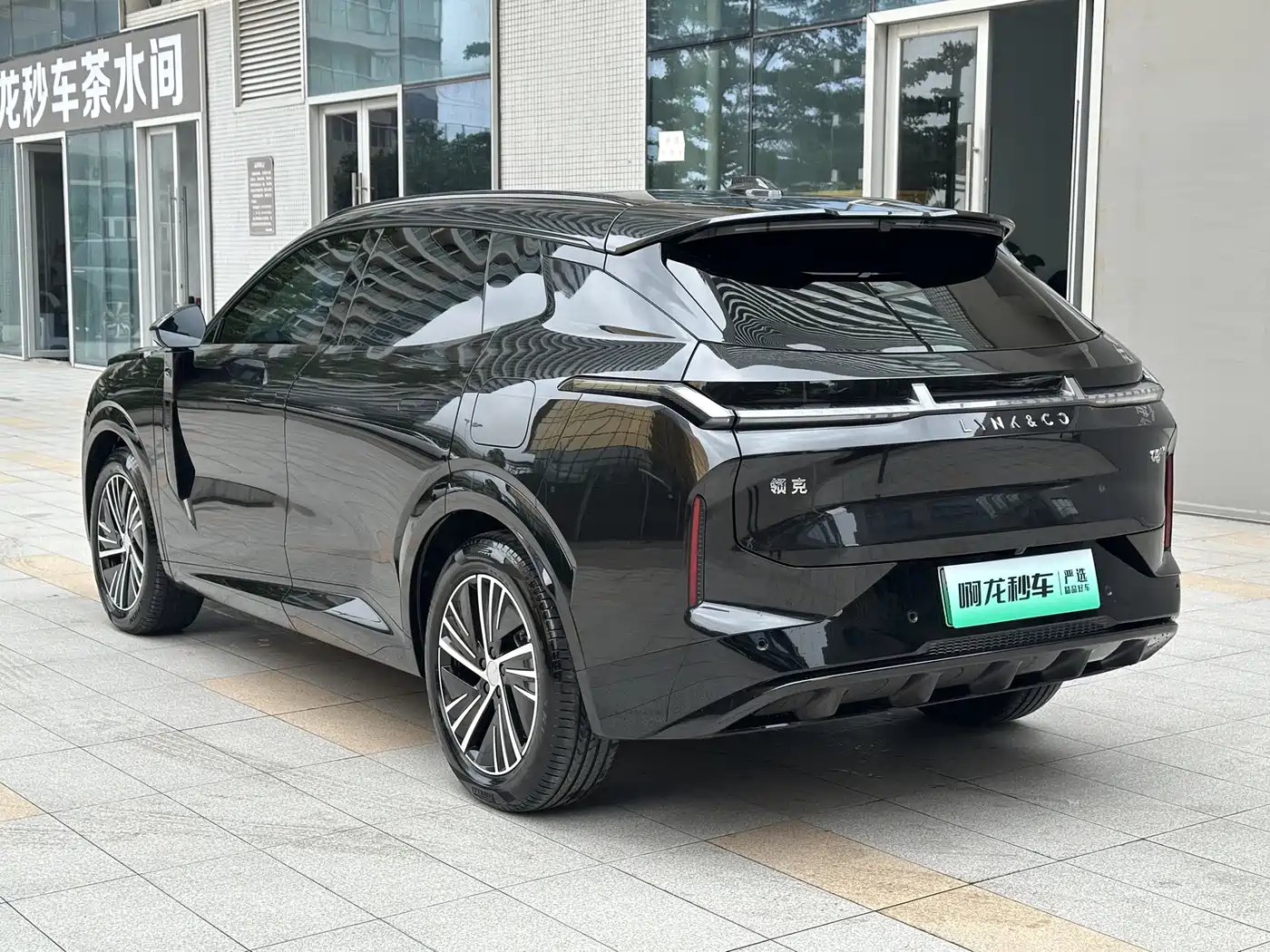 Lynk & Co 08 EM-P 2023 220km 4WD Performance Halo фото 13