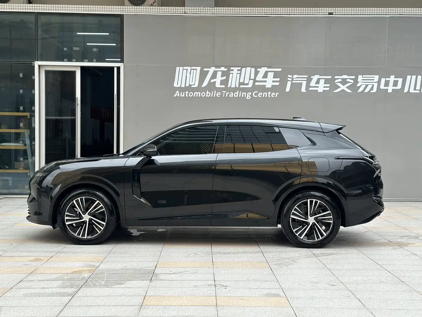 Lynk & Co 08 EM-P 2023 220km 4WD Performance Halo фото 18